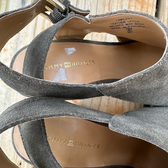 Tommy Hilfiger Olive Green Suede TW Peppy Peep Toe Stacked Heel Ankle Sandals - Picture 5 of 8